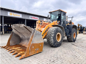 Wheel loader HYUNDAI