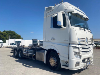 Container transporter/ Swap body truck MERCEDES-BENZ Actros 2545