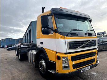 Cab chassis truck VOLVO FM9 260