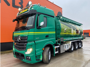 Interior photo 1: Tank truck for transportation of food Mercedes-Benz Actros 3563 8x4*4 RETARDER / TANK 34000 l