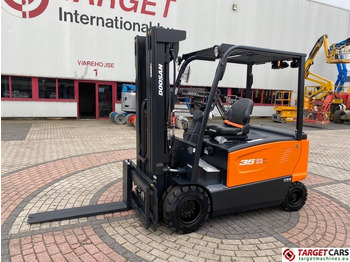 Electric forklift DOOSAN