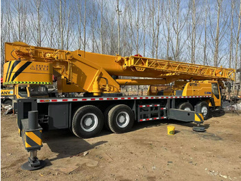 Mobile crane XCMG