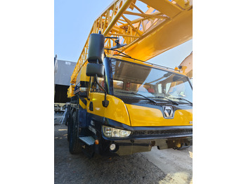 Mobile crane XCMG