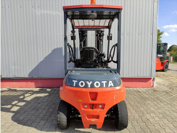 Electric forklift Toyota 8FBMT40: picture 4