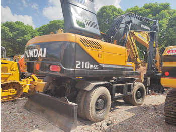 Wheel excavator HYUNDAI R210