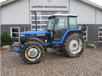 Farm tractor NEW HOLLAND