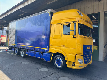 Curtainsider truck DAF XF 530