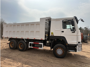 Tipper for transportation of silos HOWO 371: picture 3