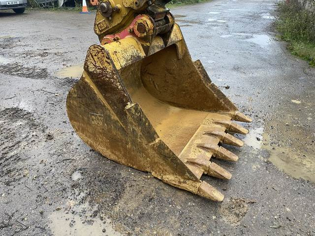 Crawler excavator CAT 320: picture 12