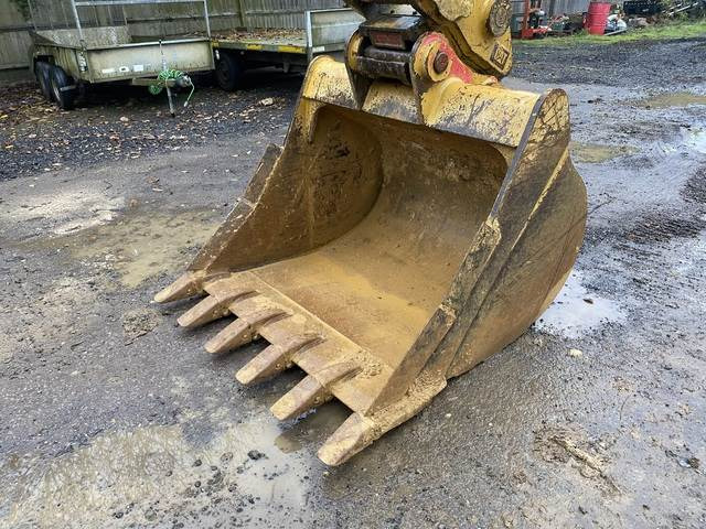 Crawler excavator CAT 320: picture 10