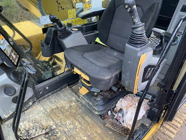 Crawler excavator CAT 320: picture 21