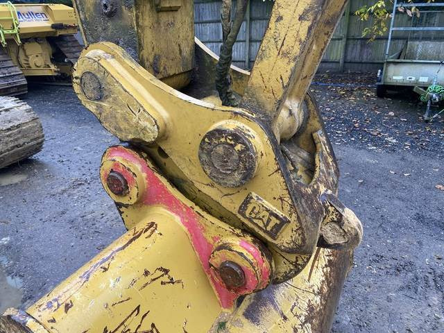 Crawler excavator CAT 320: picture 15