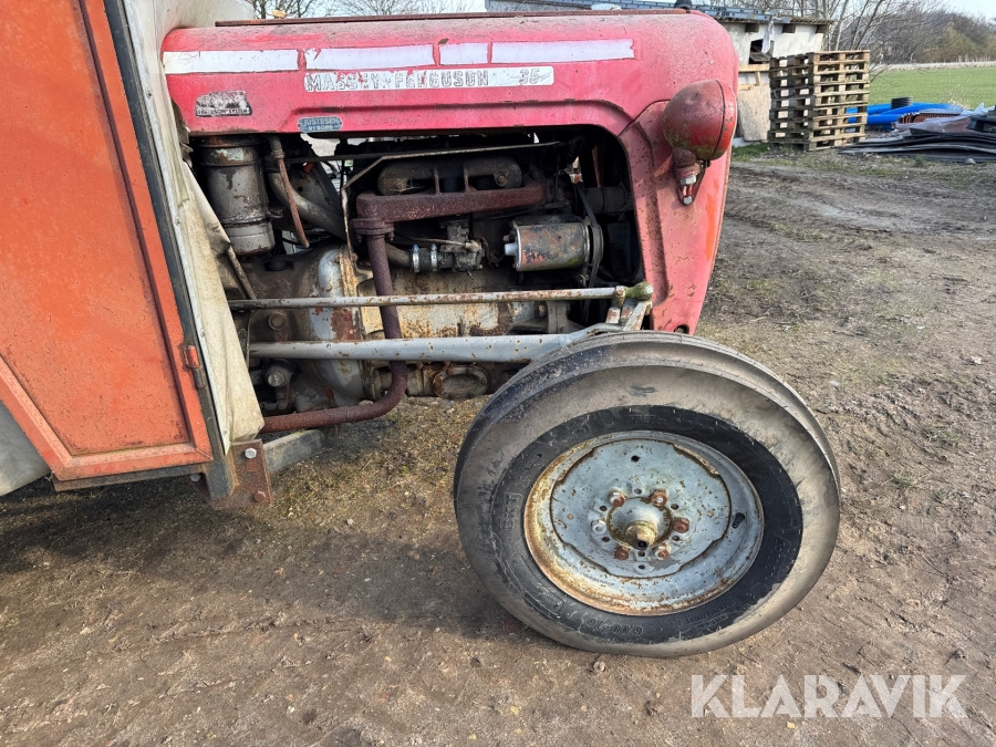 Farm tractor Traktor Massey Ferguson 35: picture 12