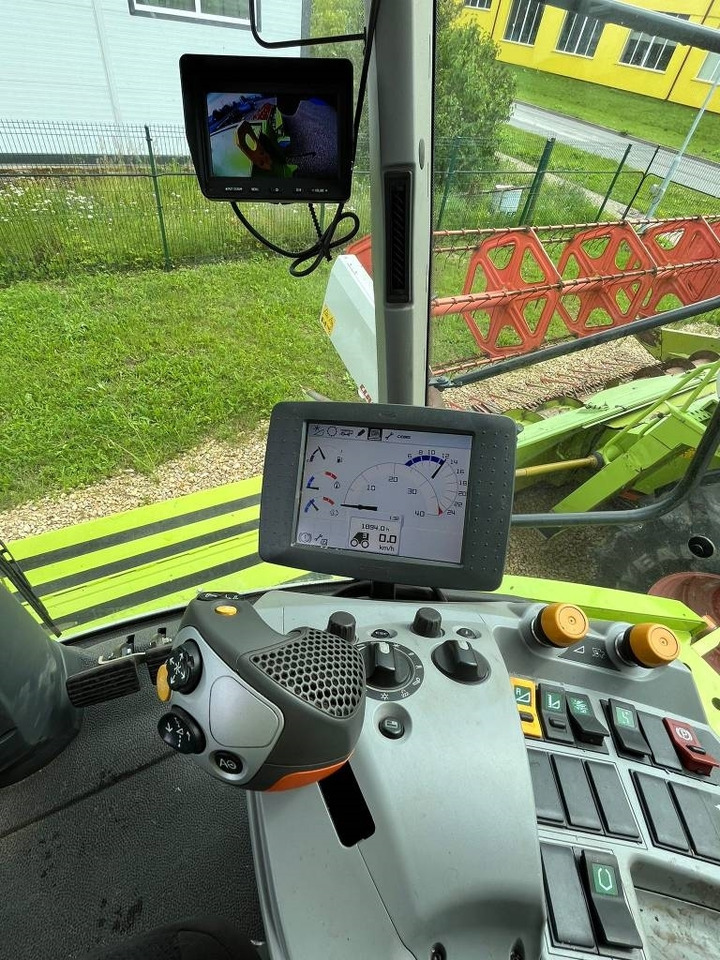 Combine harvester Claas Lexion 650: picture 7