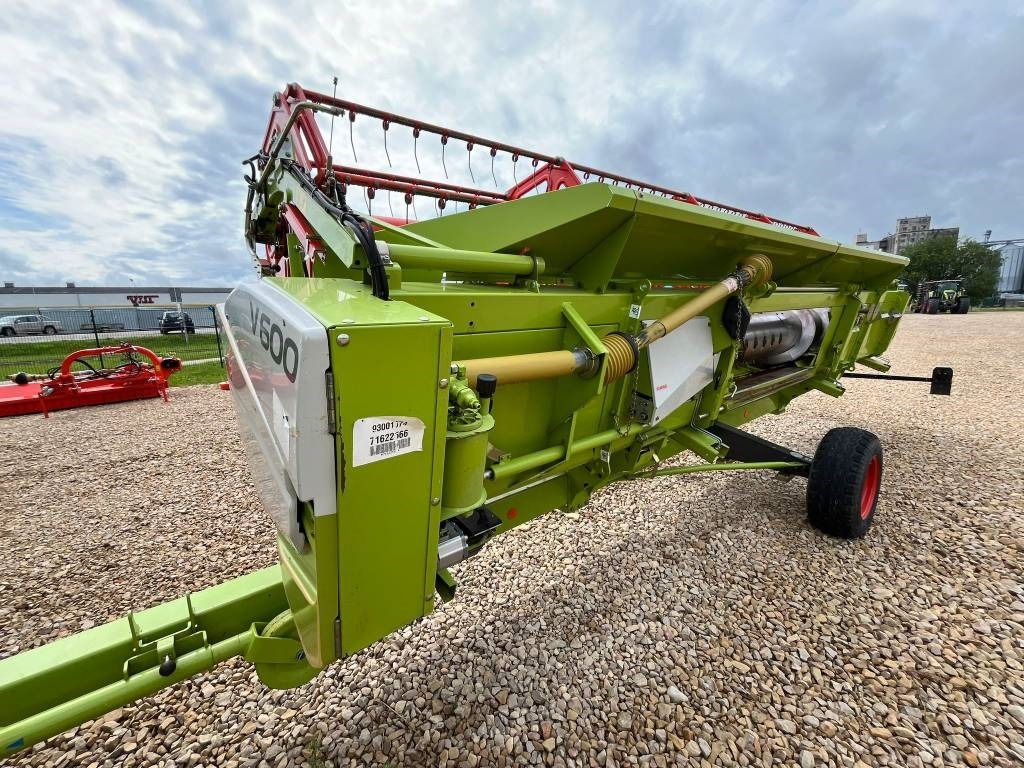 Combine harvester Claas Lexion 650: picture 10