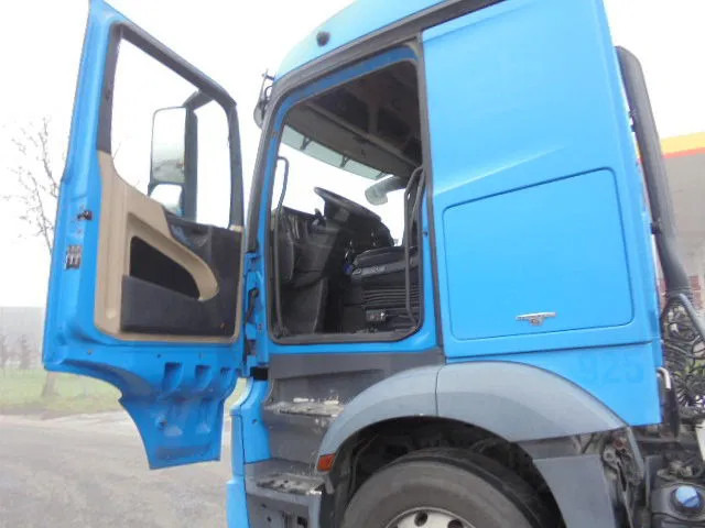 Tractor unit Mercedes-Benz Actros 1842 LS EUR6: picture 8