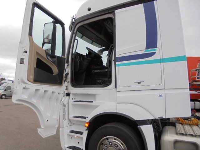 Tractor unit Mercedes-Benz Actros 1842 LS EUR6: picture 8