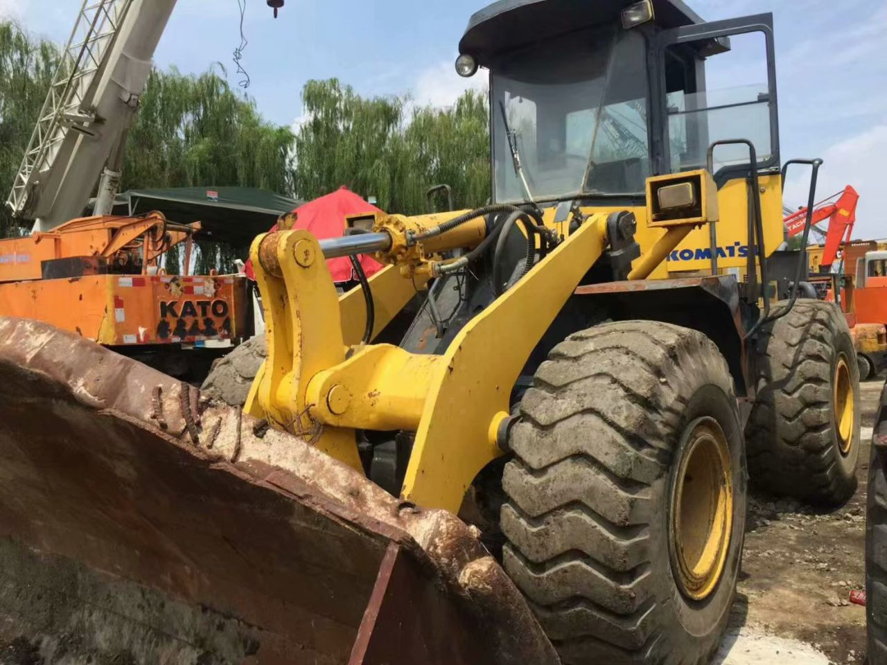 Wheel loader Komatsu WA380: picture 6