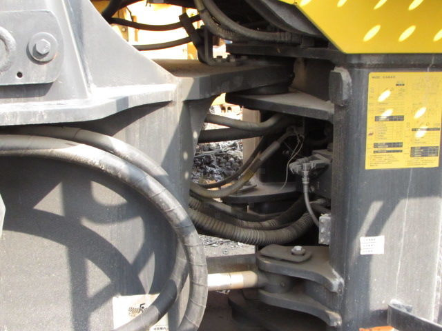 Wheel loader Komatsu WA380: picture 8