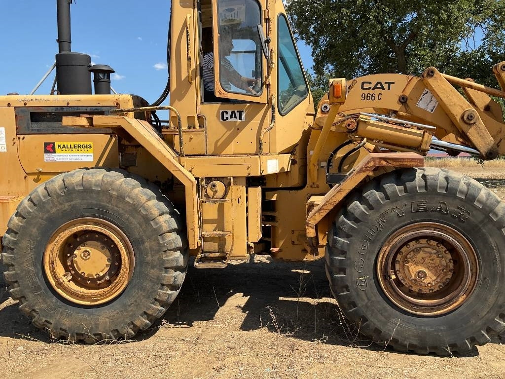 Wheel loader CAT 966C: picture 13