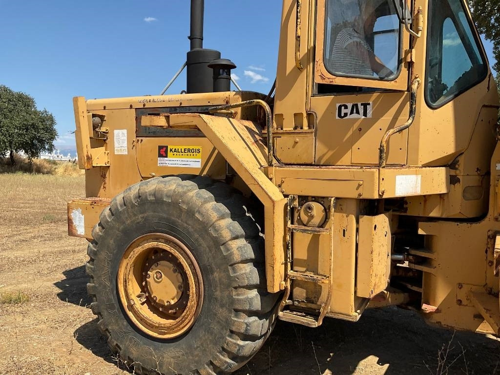 Wheel loader CAT 966C: picture 14