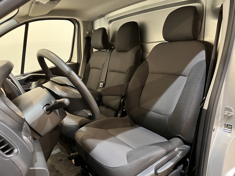 Small van Renault Trafic 2.0 dCi 120 L1H1 120 PK Servicebus / Sortimo Inrichting / Euro 6 / Airco / Camera / CarPlay / Cruise Control / Navigatie / 3-Zits / 27.800 KM !! / BPM VRIJ !!: picture 6