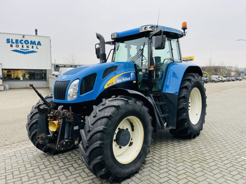 Farm tractor New Holland TVT 135 Transmissie CVT fronthef pto: picture 19