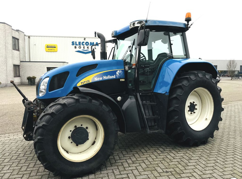 Farm tractor New Holland TVT 135 Transmissie CVT fronthef pto: picture 15