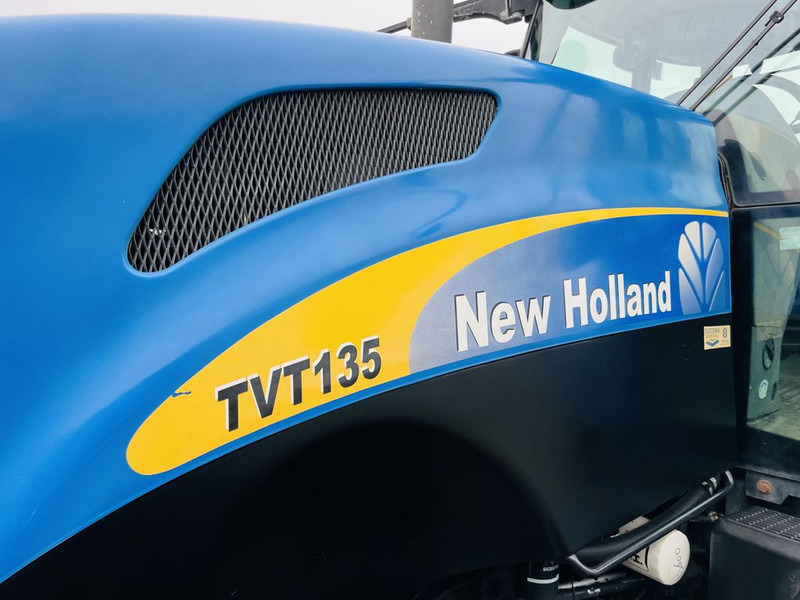 Farm tractor New Holland TVT 135 Transmissie CVT fronthef pto: picture 10