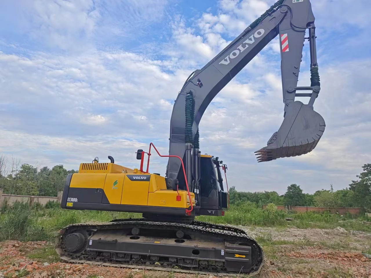 Crawler excavator VOLVO EC300: picture 19