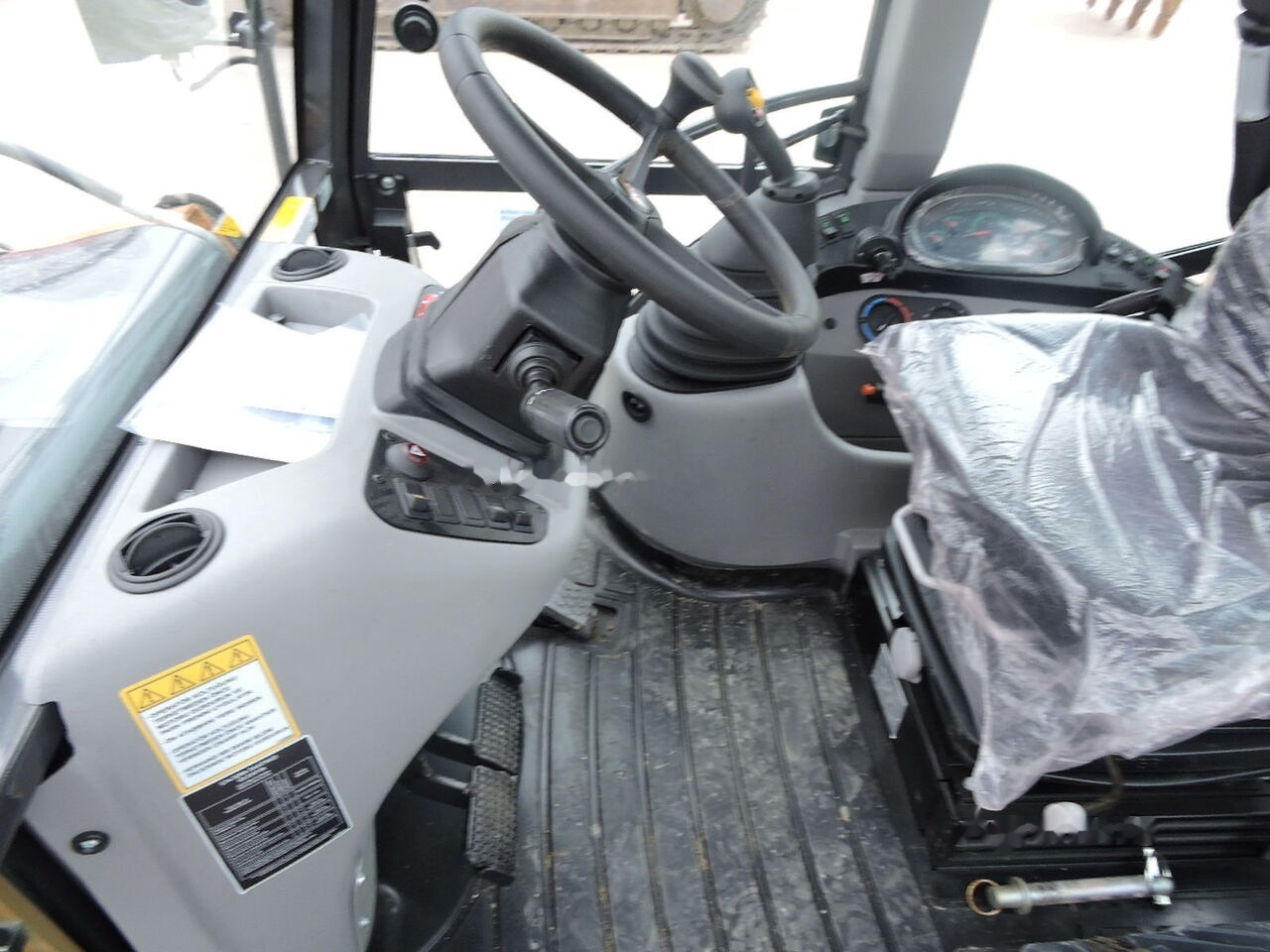 New Backhoe loader Case 695ST: picture 15