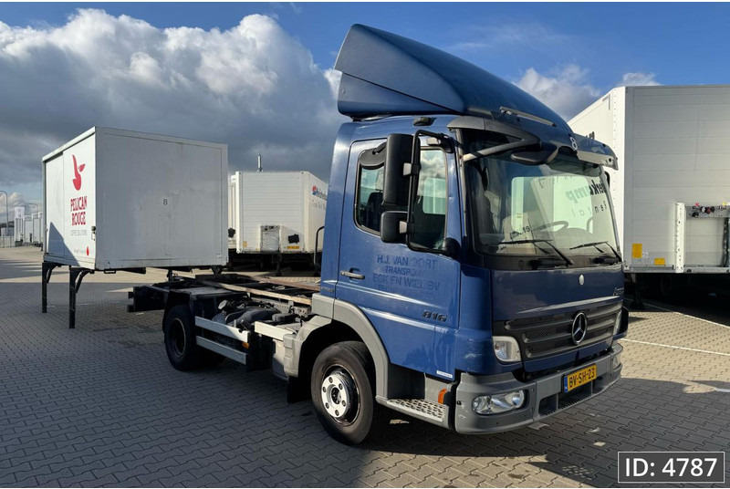 Container transporter/ Swap body truck Mercedes-Benz Atego 816 Day Cab, Euro 5, BDF / EPS automatic / standklima / Hydraulic system: picture 6