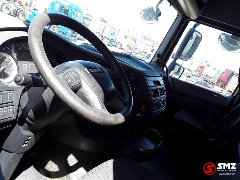 Interior photo 1: Tractor unit DAF XF 460 Spacecab INTARDER