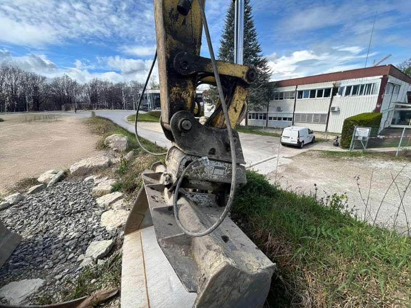 Crawler excavator New Holland E145: picture 28