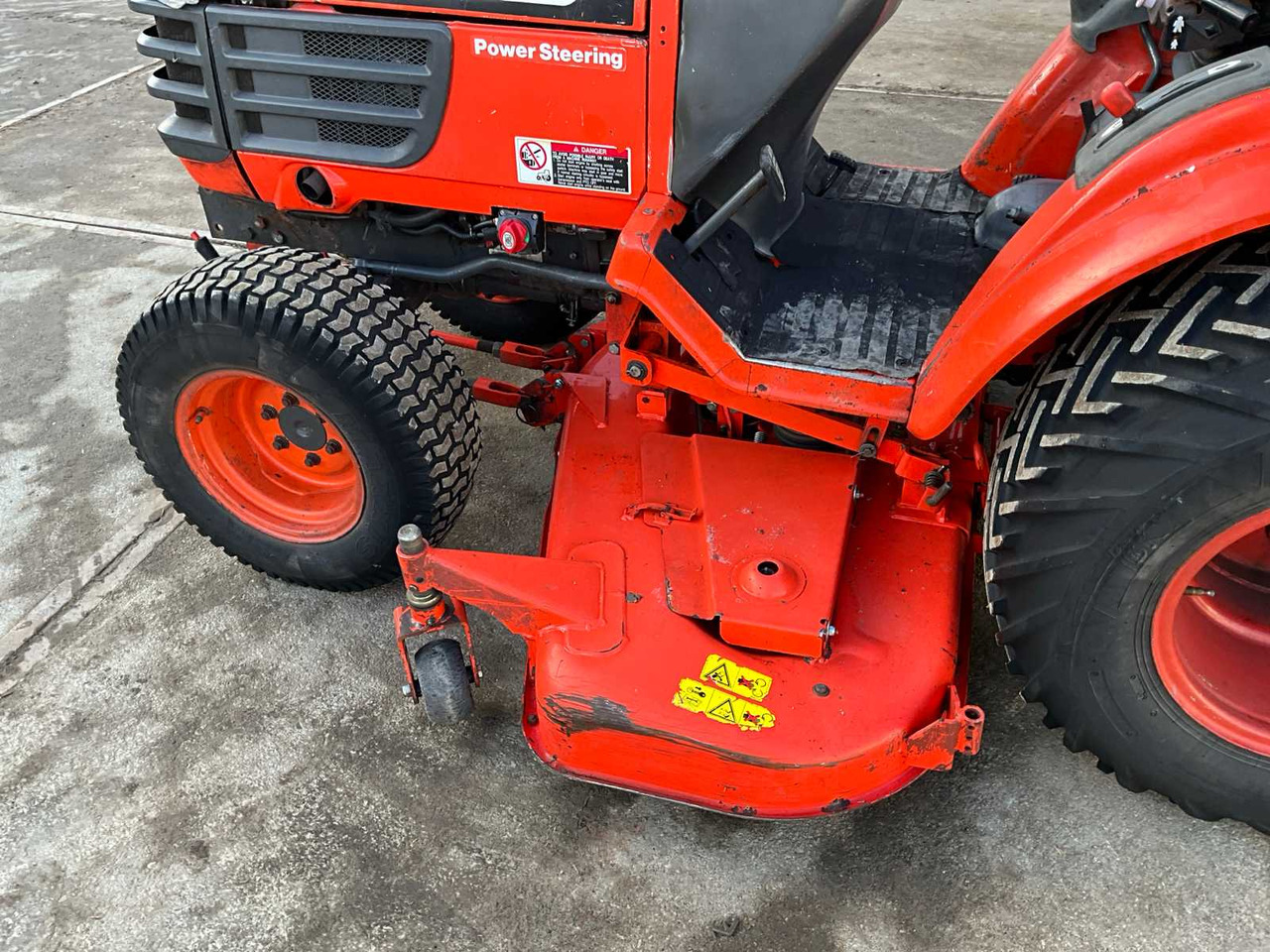 Compact tractor Kubota B2100: picture 6