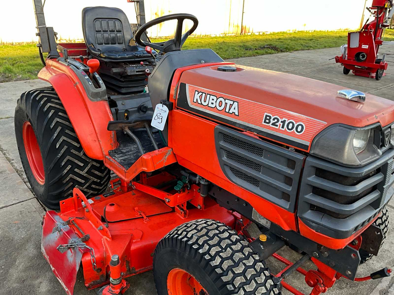 Compact tractor Kubota B2100: picture 11