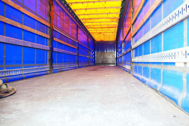 New Curtainsider semi-trailer Krone SD, Edscha, SAF, Multi-Lock-Rahmen, Luftfederung: picture 6