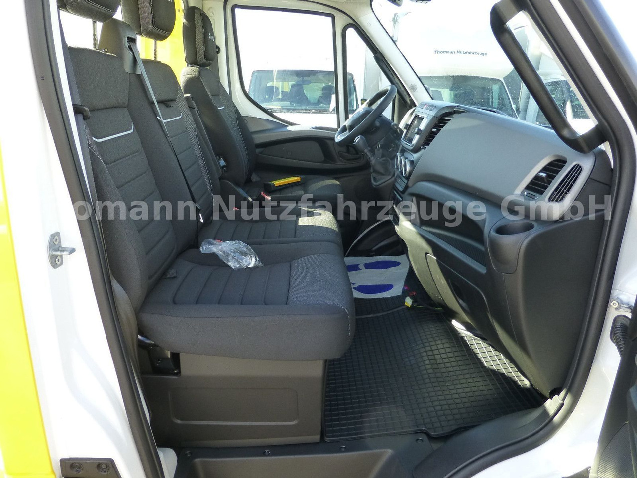 New Tow truck Iveco DAILY 72C18 Schiebeplateu Luftfed Navi: picture 28