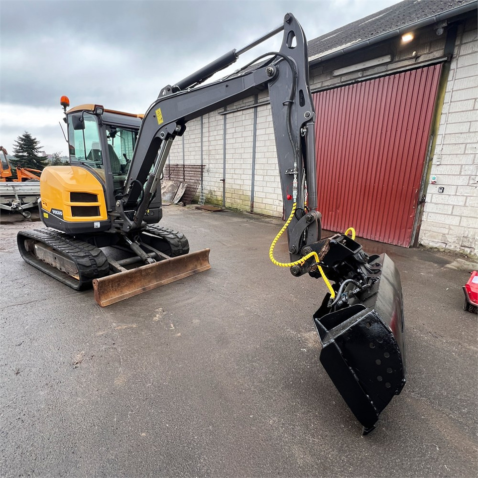 Mini excavator Volvo ECR 50 D: picture 10