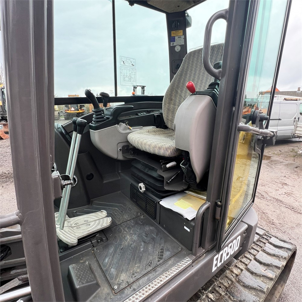 Mini excavator Volvo ECR 50 D: picture 16