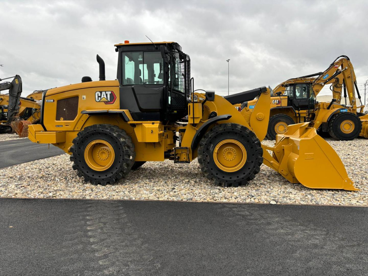 Wheel loader CAT 930M: picture 10